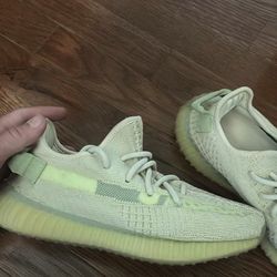 Size 6 Yeezy 350 V2