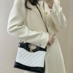 50% discount off! white CHANEL shoulder bag