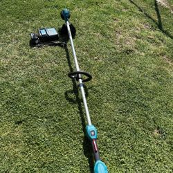 Makita 18V LXT Cordless Brushless Lithium-Ion String Trimmer and (1) battery of (4.0 Ah) and one (1) charger