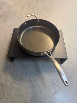 Large Nonstick Skillet with Helper Handle