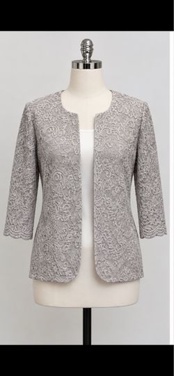 Alex Evenings beige lace open front elegant jacket.
