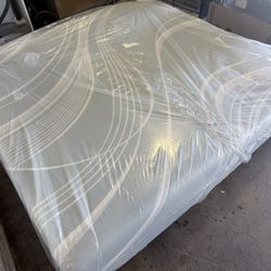 King Mattress Tempurpedic LuxeAdapt Medium Hybrid 