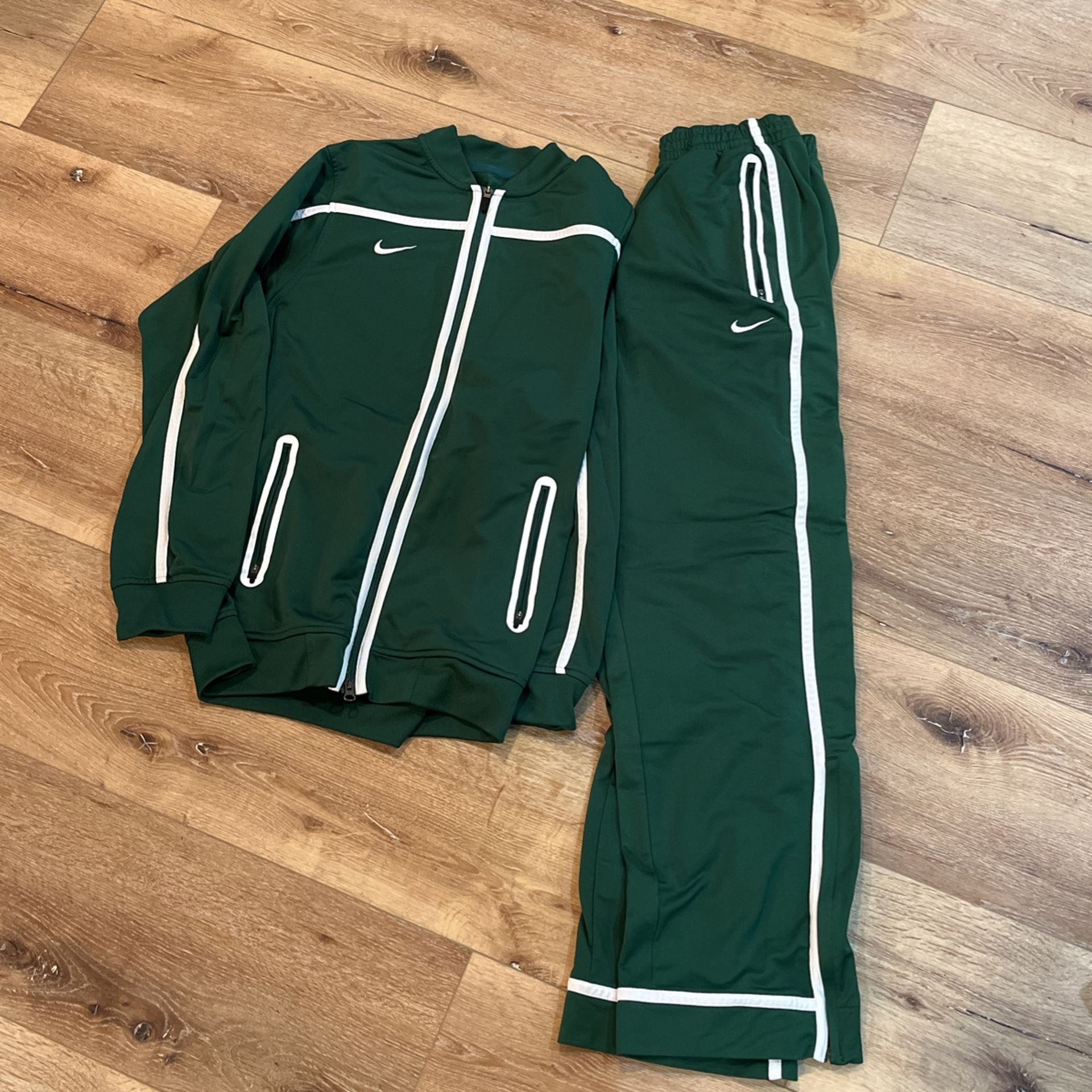 Nike Mens Medium Dri Fit Sweat Suit for Sale in Phenix City, AL - OfferUp