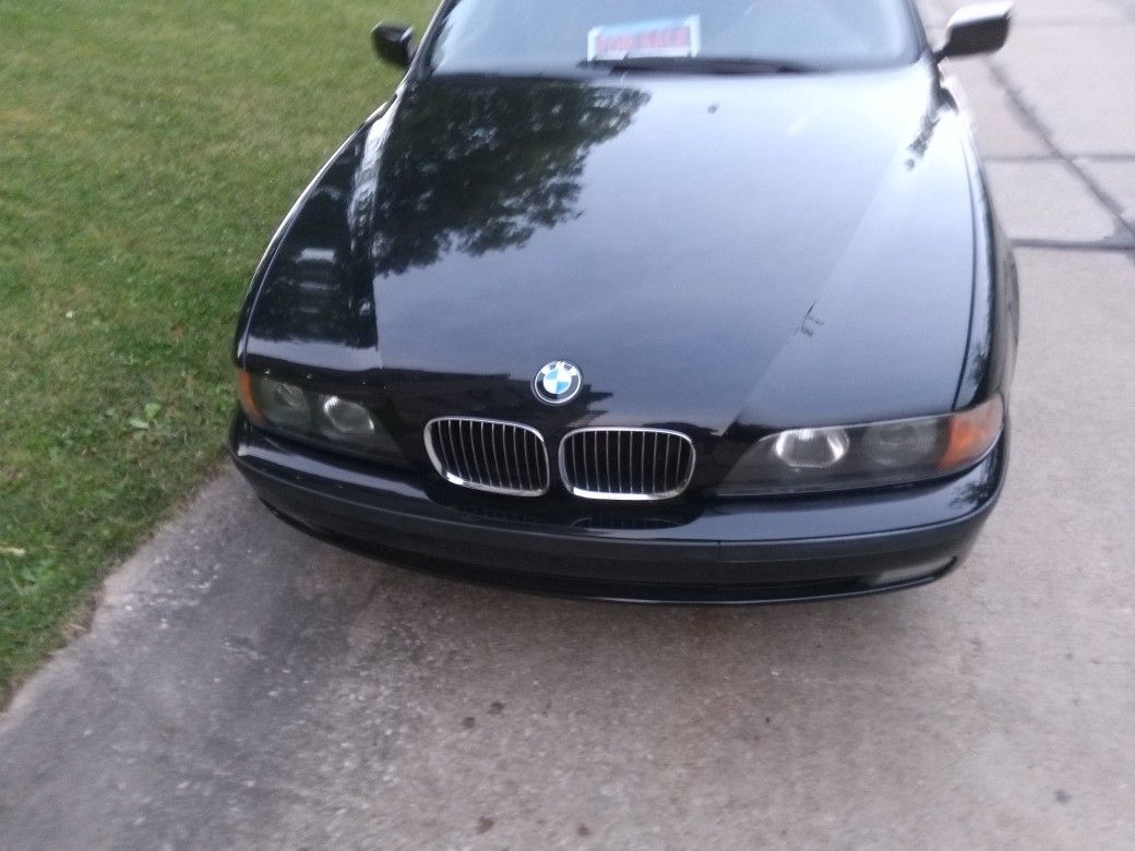 2000 BMW 540i
