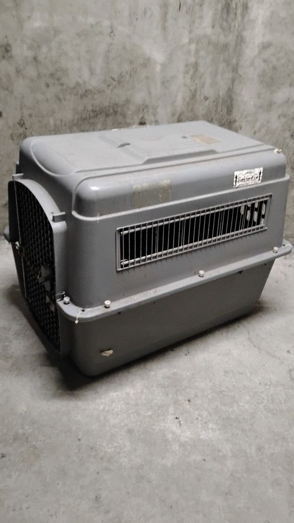 Petmate Sky Kennel for Dogs, IATA Approved, Plastic Travel Carrier, Gray, For Dogs 50-70 lbs
37"LX26"WX27"H
