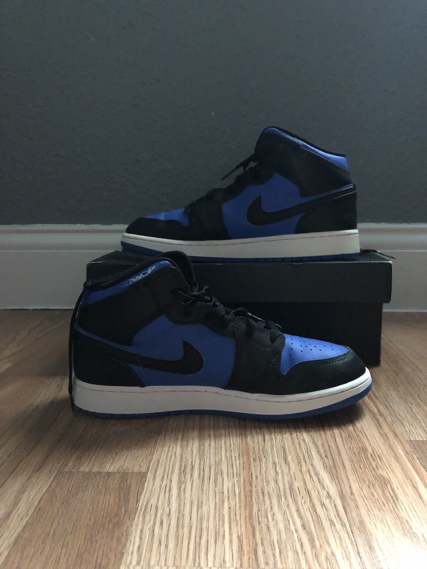 Air Jordan 1 Mid (GS) Royal Blue And Black