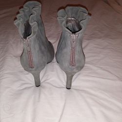 Adorable Grey Booties, 7.5 3 1/2in Heel