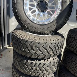 Vendo Rines Nuevos 17x9 De Ancho De 6-139.7 Con Llantas 255/75/R17 Faresstome Las 4 Llantas Por $990 ✅✅