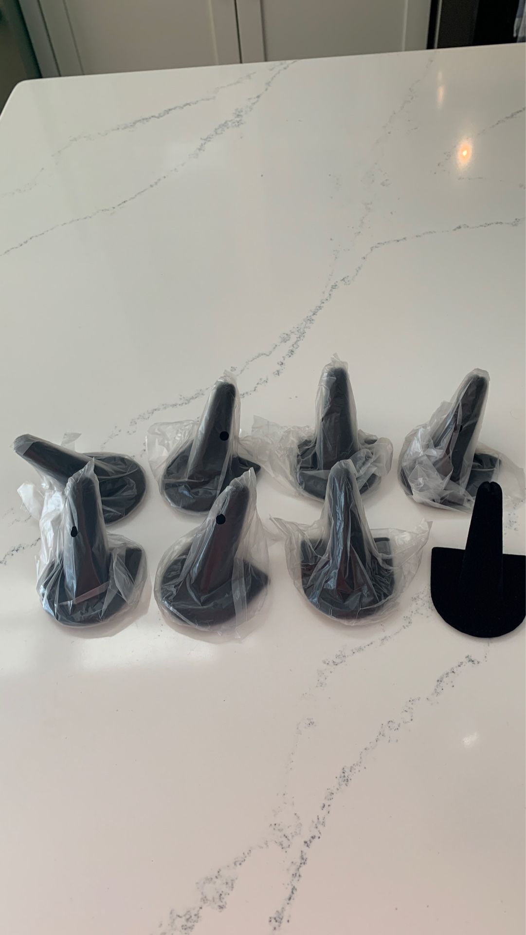 8 Velvet Ring finger jewelry holders $30 retail