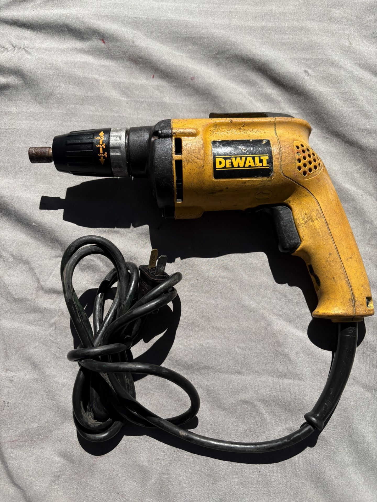 DEWALT Deck/Drywall Screw Gun,-DW255-6.3Amp, Var Speed Reversible, Clean, Set/Forget Depth Nosepiece, 8’ Cord,