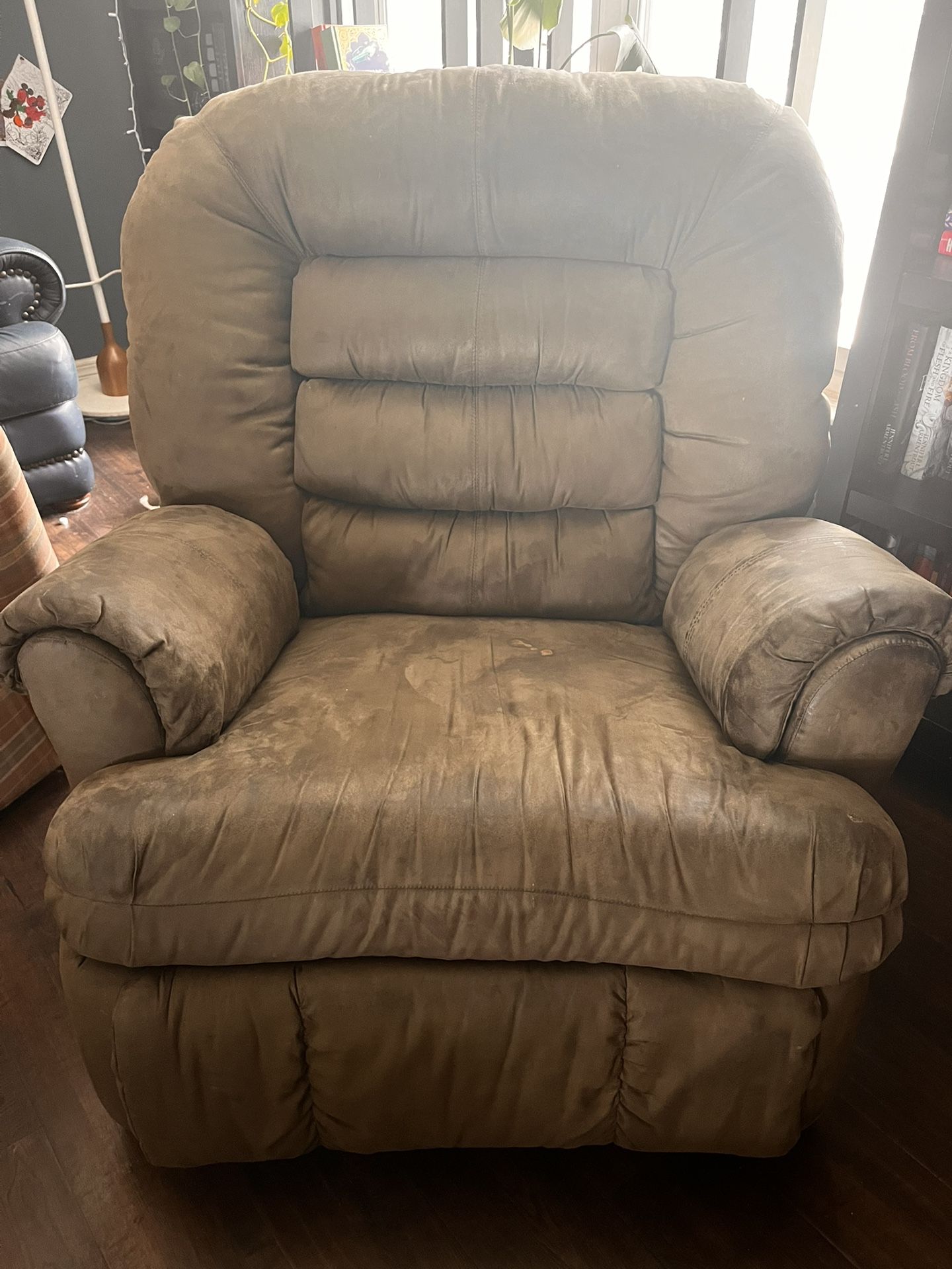 FREE Recliner - Reclining Handle Broken