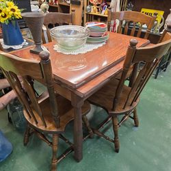 Porcelain top table in excellent condition with four great chairs