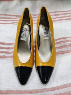 Neutral Zone Size 8 Vintage Heels - Needs Heel Cap