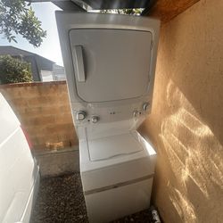 Lavadora y Secadora GE en Torre – Energy Star – Funcionando al 100