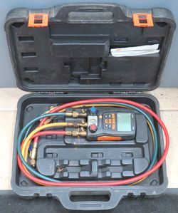 Testo 550 Digital Manifold w/ Hard Case