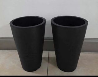 *** NEW LOW PRICE *** PAIR of 15" Brown Resin Planters ($40 - PAIR) @ Lasting Creations
