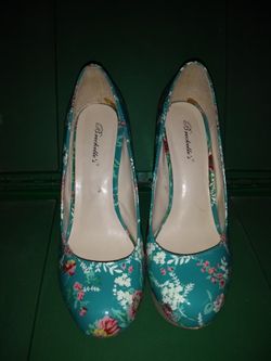 Breckelles Wedge Shoes Size 8