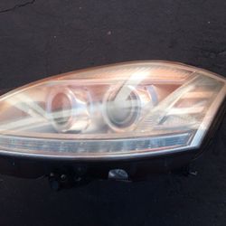 2010-2013 Mercedes S550 Headlight Driver's Side With All The Accessories Oem.