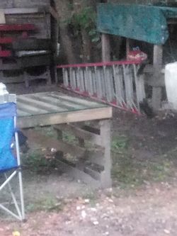 20 foot ladder with feet like new condition