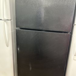 Hotpoint [GE] Apartment Size Black Refrigerator! 100% Guaranteed! Stoves Also Available! 