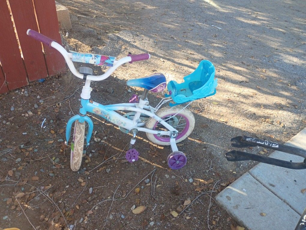 Girls Elsa Bike With Traing Whells