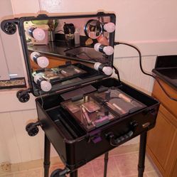 Portable Makeup Station - OBO