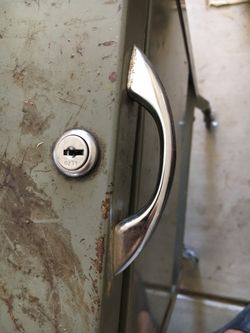 Cart toolbox with key lock and front locking wheels
