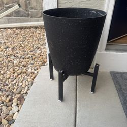 Plant Pot & Stand.