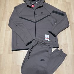 Nike Tech Hoodie/ Sweats 