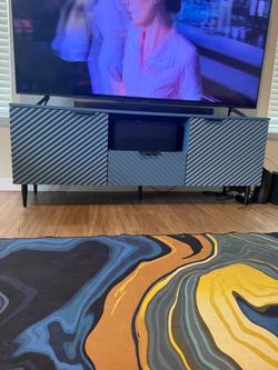Like new tv entertainment center