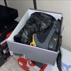 Air Jordan 9 Retro ‘ University Gold ‘ Size 8