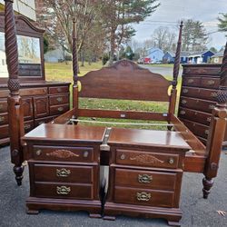 King Size Bedroom Set Excellent Condition Delivery Available Upon Request 