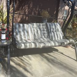 Columpio Tiene Sus Mesitas A Los Lados $40