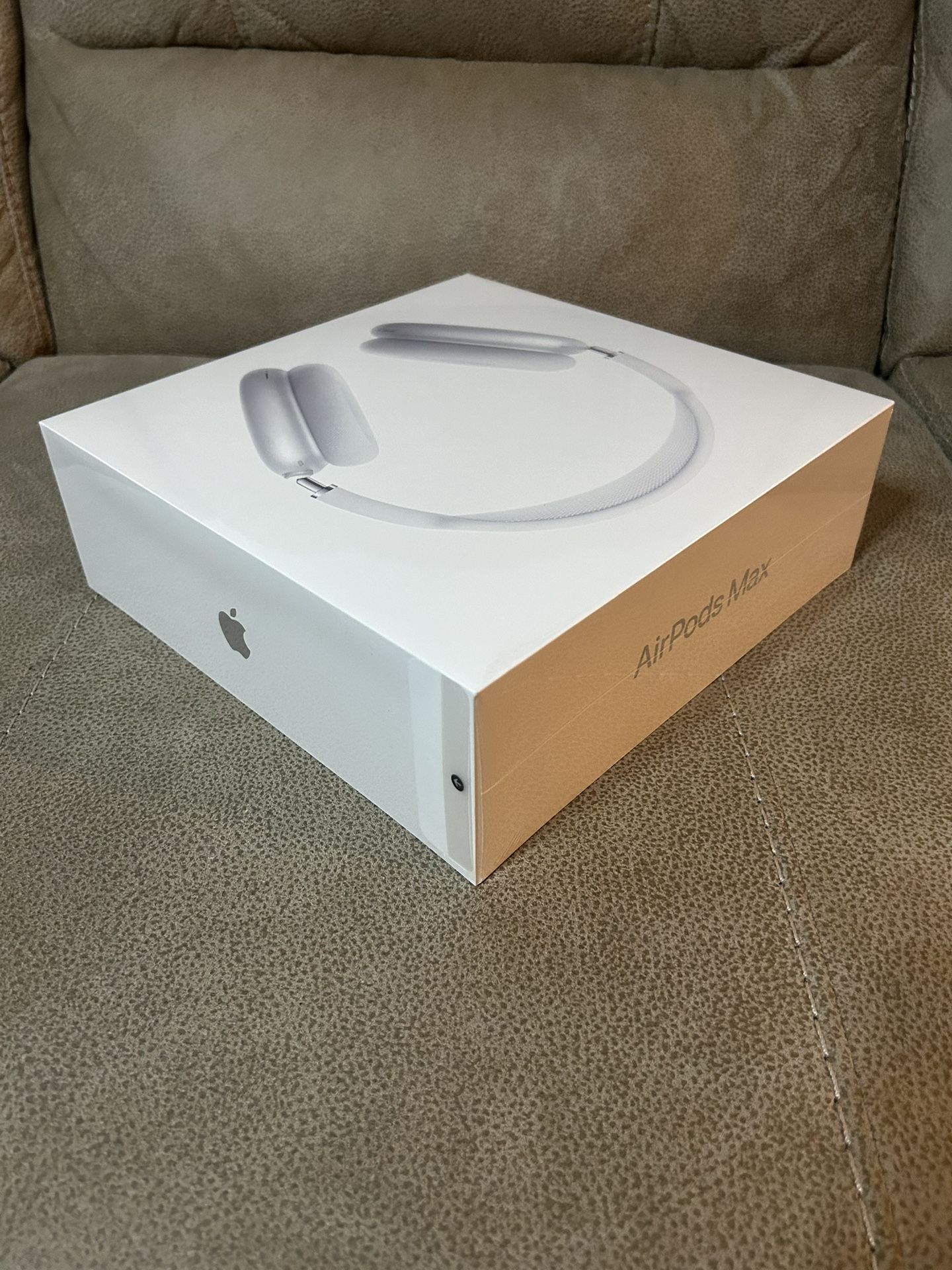 NEW Apple AirPods Max with Smart Case