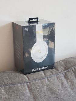  🔊 Studio3 Bluetooth Headphones – $80 OFF Right Now!