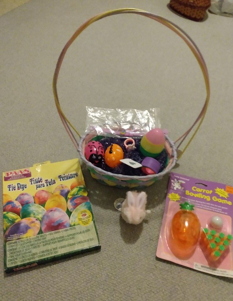 BRAND NEW WITH TAGS YOUNG GIRL'S EASTER BASKET WITH PAAS TIE DYE EGG COLORING KIT, EASTER TOYS & JEWELRY, EASTER EGGS & PURPLE EASTER GRASS