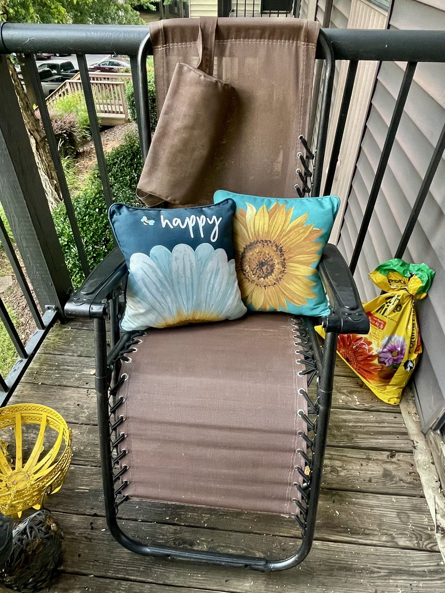 Outdoor Anti-Gravity Lounge Chair with Decorative Pillows – $35 (Good Condition)