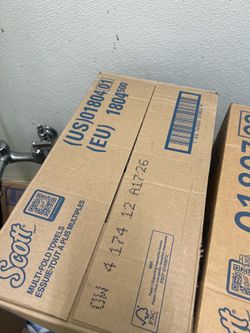 Scott trifold towels, new case