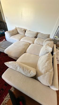 Beige U-Shaped Sectional Sofa w/ 2 ottomans and rug