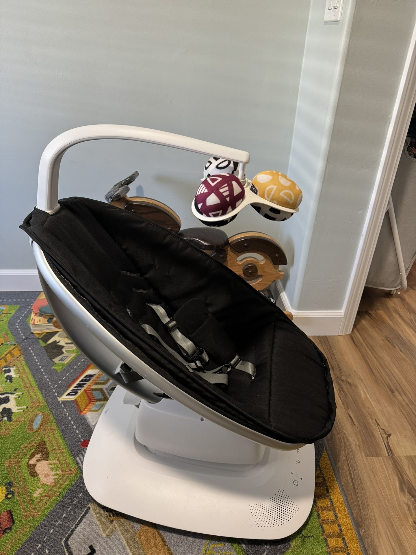 4moms MamaRoo Multi-Motion Baby Swing, Bluetooth Enabled with 5 Unique Motions, Black