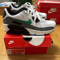 Nike Air Max 90 LTR Athletic Shoes Big Kid Size 7Y Fits Men’s 7 or Women’s 8.5