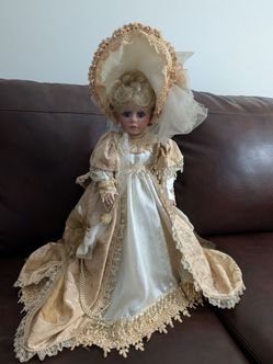 Janis Berard Signed Limited Edition Porcelain Doll #220/1000 Victorian Bride w/ Stand