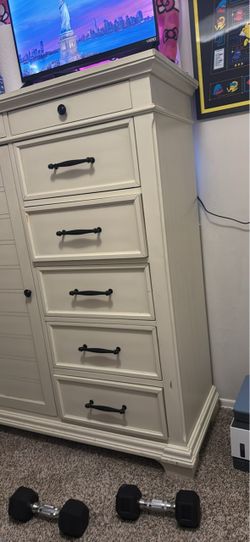 Dresser cabinet