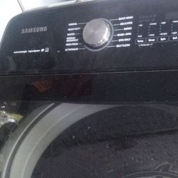 Samsung Washer And Dryer,Like New.   Paid 1795.00 Asking 600 For The Set.....