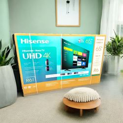 HD318 65” Hisense smart 4k Roku led tv floor model display 