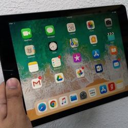 iPad 9.7-inches (2018) 6th gen 32 GB - Wi-Fi + 4G - Space Gray