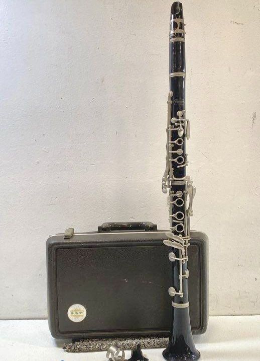 Vintage Bundy Selmer Resonite Clarinet with hard carrying case 