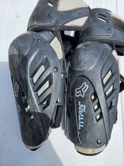 Fox Racing Titan Pro Guards, featuring a hard-shell exterior with integrated ventilation