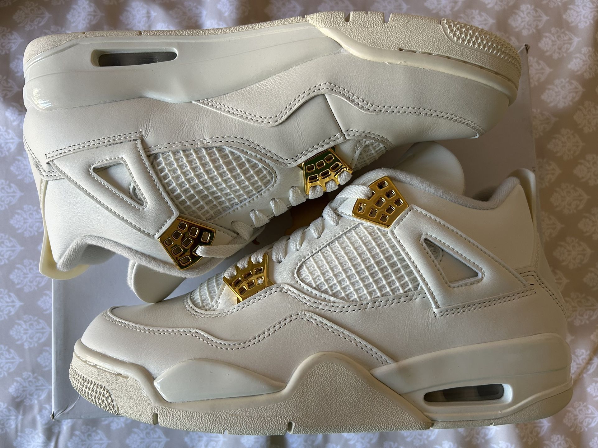 Jordan 4 Retro Metallic Gold 10.5w 9m