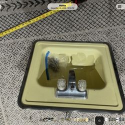 Vintage yellow Sink 